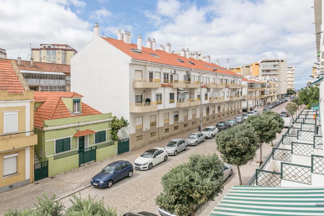 1 Bedroom Beach Apartment With Balcony 2 Min Walk To The Beach! Costa da Caparica Exterior foto
